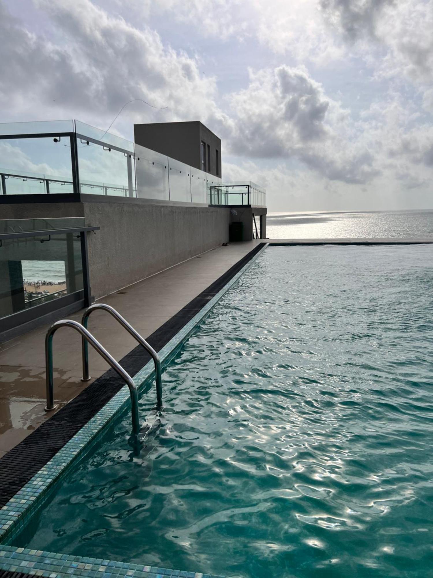 Ocean Breeze Negombo- Tidesend Luxury Beach Apartments Exteriér fotografie