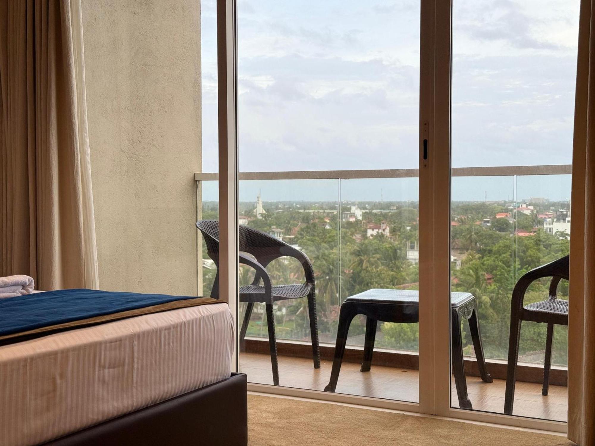 Ocean Breeze Negombo- Tidesend Luxury Beach Apartments Exteriér fotografie